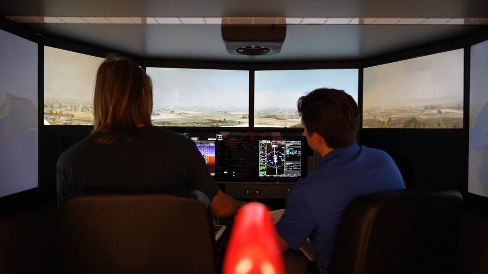 Flight simulator in the LSC pilot program